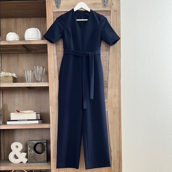 Banana Republic Lined V-neck Wide leg Elegant Navy Jumpsuit Tie belt